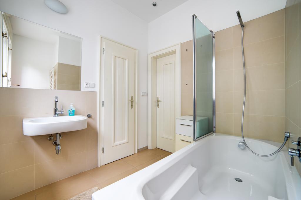 Nosislav Apartments Bagian luar foto