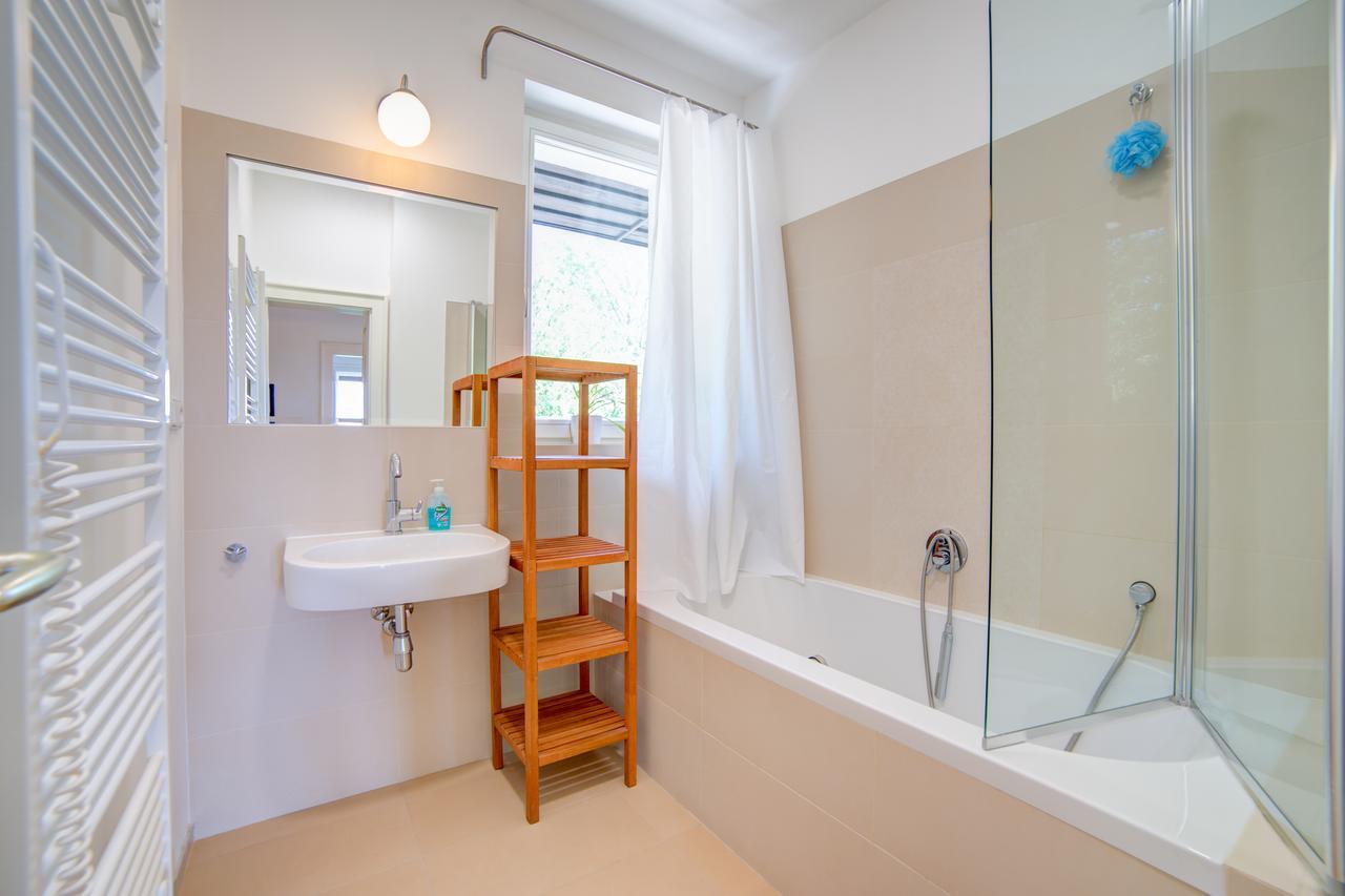 Nosislav Apartments Bagian luar foto