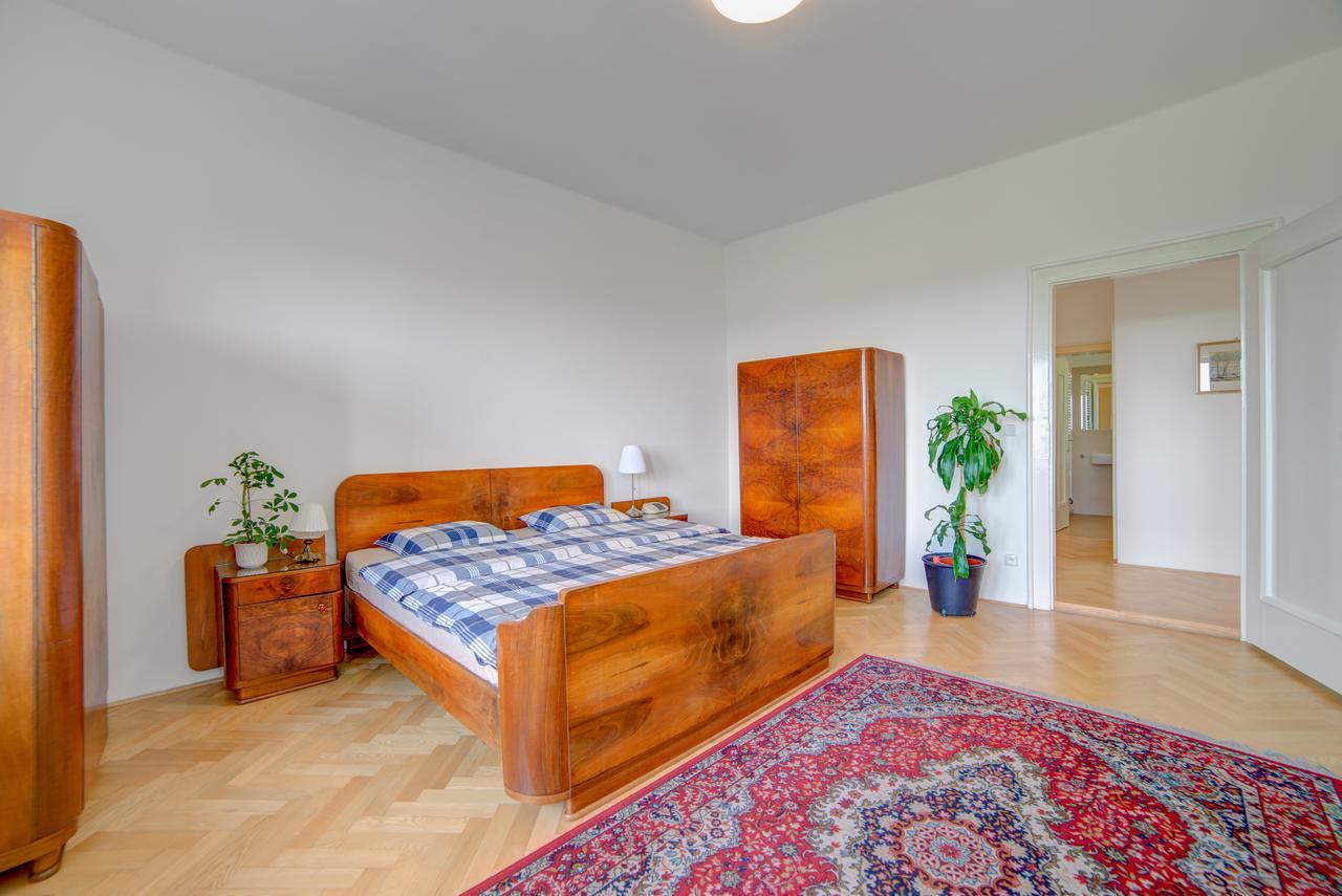 Nosislav Apartments Bagian luar foto
